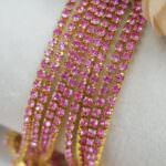 Стразовая цепь с розовыми кристаллами в золотой оправе, SS6