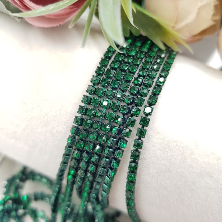 red cup chain emerald rhinestones ss6