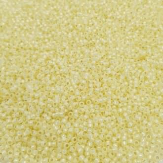 Toho seed beads : Silver-Lined Milky Lt Jonquil TR-11-2125
