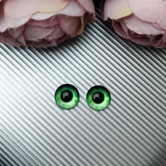 Cabochon Bright Green Eye